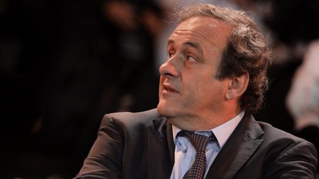 Michel Platini anunció el retiro de su candidatura a la presidencia de la FIFA