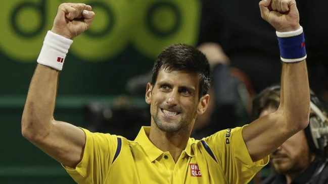Novak Djokovic selló su paso a semifinales en Doha tras vencer a Mayer