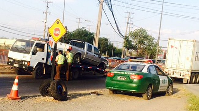 Persecución policial en Camino a Melipilla terminó con tres autos chocados
