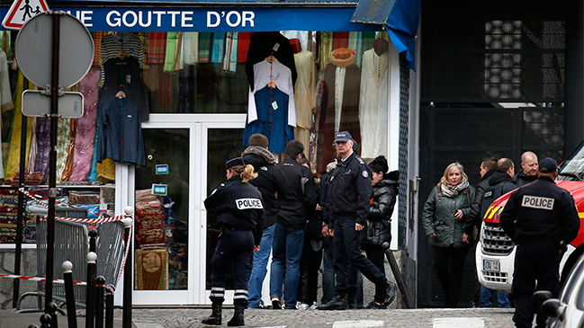 Ataque a una comisaría en París terminó en tiroteo