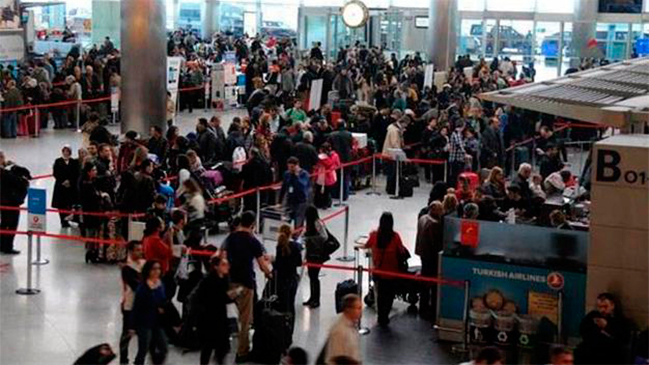 Turquía: Bebé murió en un avión luego de que su madre fuera deportada