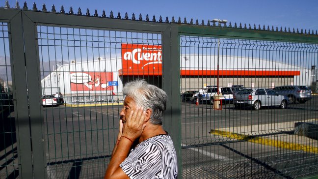 Sujetos encerraron a trabajadores y robaron caja fuerte de un supermercado en Renca