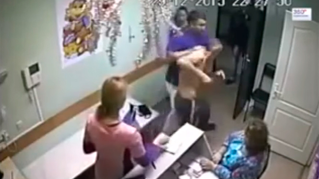 Médico ruso mató de un puñetazo a paciente que faltó al respeto a una enfermera