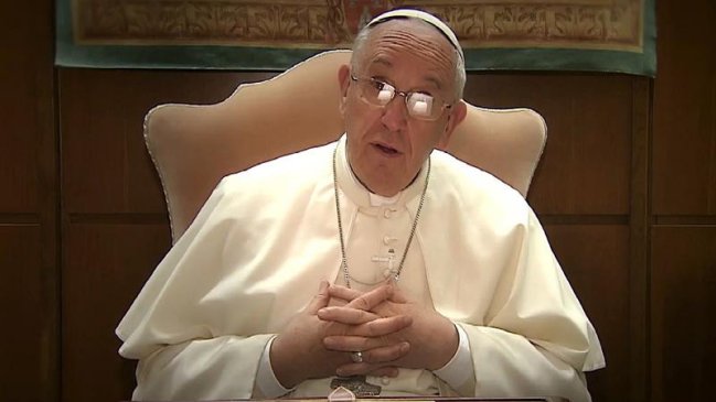 Primer libro del papa critica la corrupción y rechaza marginar a homosexuales de la iglesia