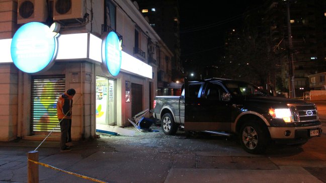 Delincuentes sustrajeron caja fuerte desde farmacia en Lo Barnechea