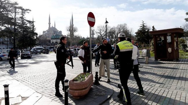Al menos 10 muertos y 15 heridos en atentado en centro turístico de Turquía