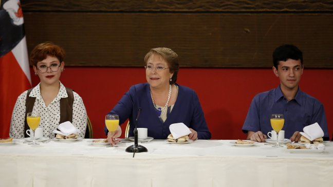 Presidenta se reunió con estudiantes del programa PACE que accederán a gratuidad