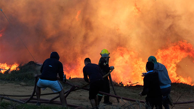 Gobierno no permitirá viviendas en zona de riesgo tras megaincendio en Valparaíso