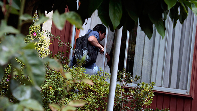 Violento asalto en Lo Barnechea: Amarraron y golpearon a mujeres de la tercera edad