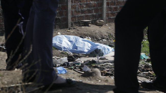 Cadáver femenino fue hallado en un terreno baldío en Las Condes