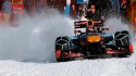 Max Verstappen se atrevió a pilotear un RB7 en la nieve