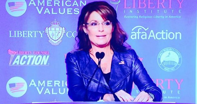 Sarah Palin entrega su apoyo a la candidatura de Donald Trump en elecciones repúblicanas