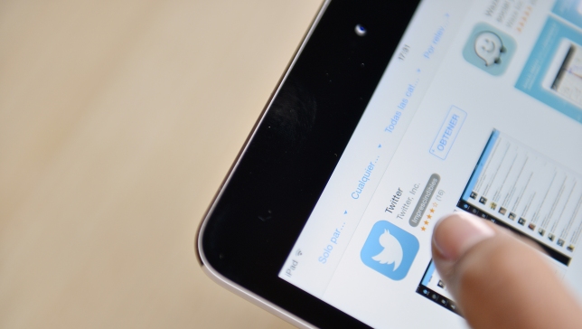 Usuarios de medios digitales duermen menos que el tiempo que están 