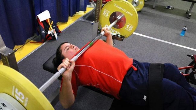 Camila Campos ganó medalla de plata en levantamiento de pesas paralímpico en Brasil
