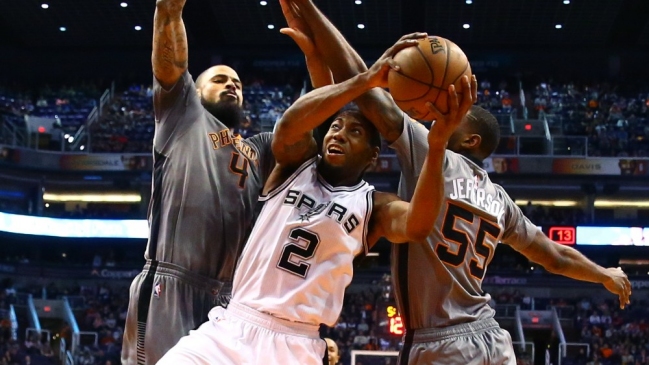 San Antonio Spurs festejó junto a Leonard ante Phoenix Suns