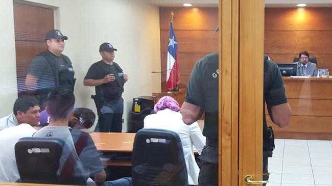 Delincuentes se disfrazaron de carabineros para robar camión