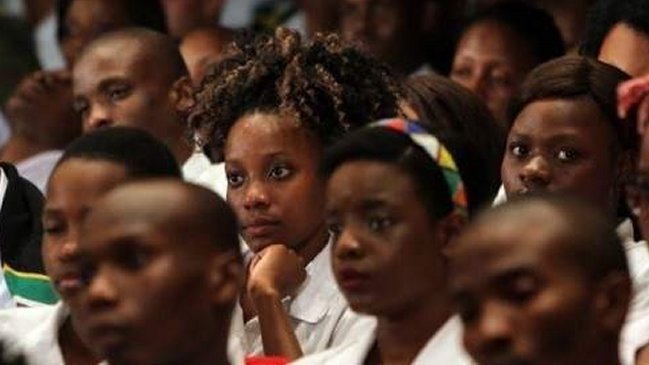 En Sudáfrica becan a alumnas por mantenerse vírgenes