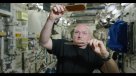 Astronauta muestra como es el \