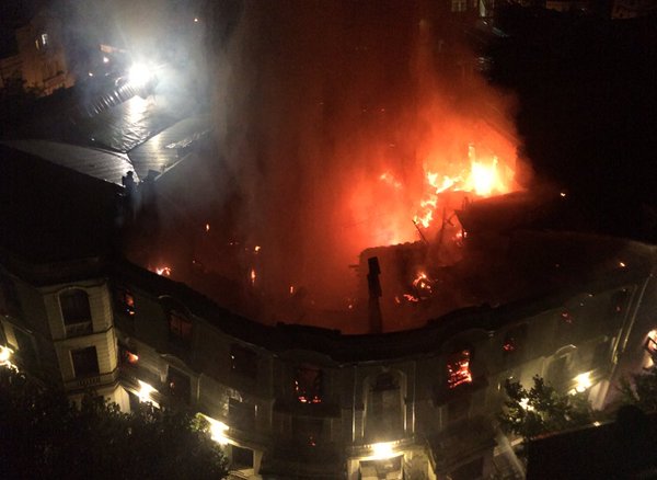 Incendio afecta a edificio ubicado en el barrio universitario