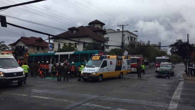 Motociclista murió al chocar con bus del Transantiago en Providencia