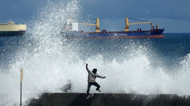 Gobernador marítimo de Valparaíso: Debemos lidiar con la gente que no hace caso