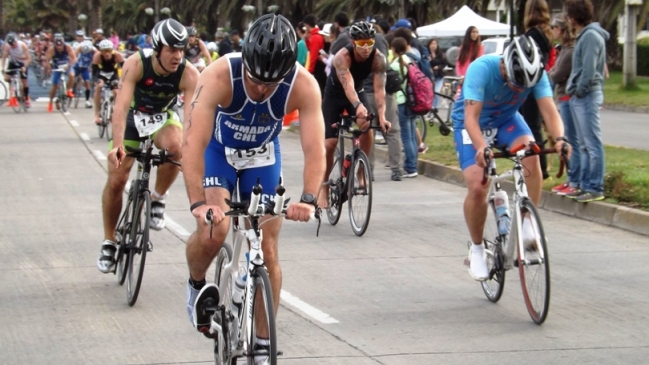 Martín Ulloa y Favia Díaz fueron los más rápidos en el Triatlón de Viña del Mar