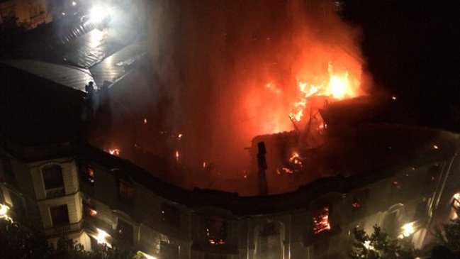 Incendio afecta a edificio ubicado en el barrio universitario