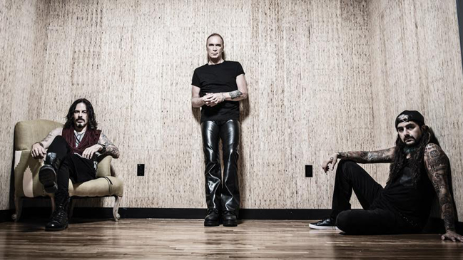 The Winery Dogs agenda concierto en el Teatro Cariola