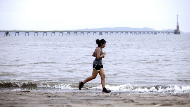 Autoridades levantaron prohibición de bañarse en playas de la Región del Biobío