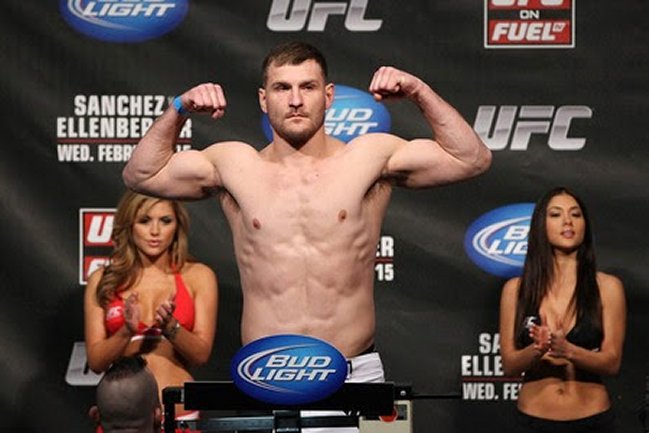 Caín Velásquez y Fabricio Werdum se lesionan y quedaron fuera del UFC 196