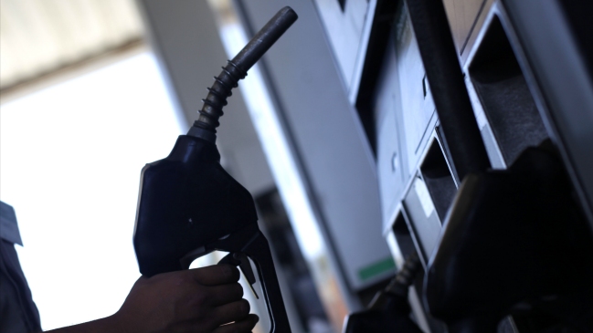 Dólar y Mepco frenan baja del precio de bencinas pese a sostenida caída del petróleo