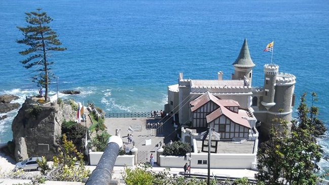 Marejadas provocaron el cierre del Castillo Wulff en Viña del Mar