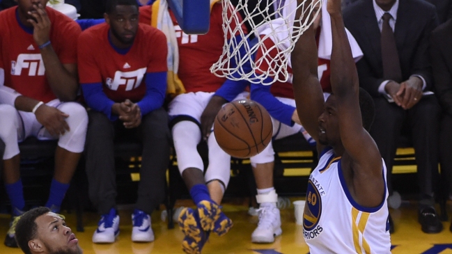 Golden State Warriors amplió su racha triunfal tras derrotar a Dallas Mavericks