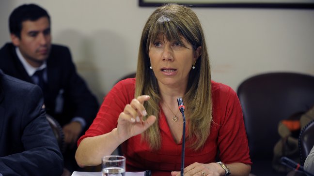 Ministra Rincón respondió a cuestionamientos de ex superintendenta Agnic