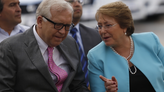 Gobierno restó dramatismo a cancelación de viaje de Bachelet durante formalización de Caval