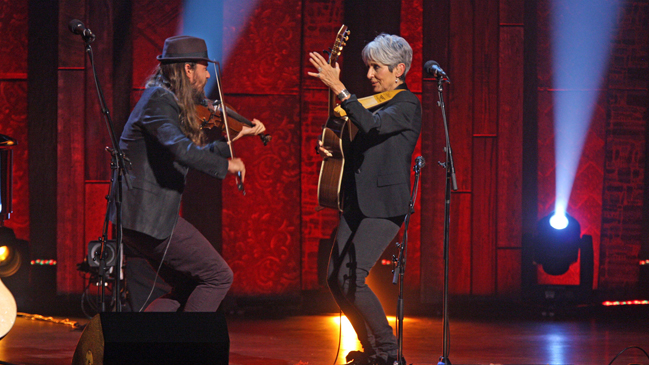 The New York Times elogió presentación de Nano Stern junto a Joan Baez