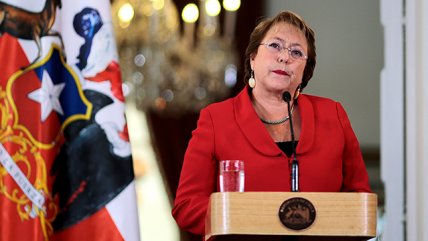 La emocionada reacción de Michelle Bachelet tras la formalización de su nuera