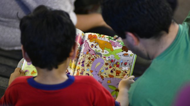 Campaña de Gobierno invita a padres y niños a leer juntos en verano