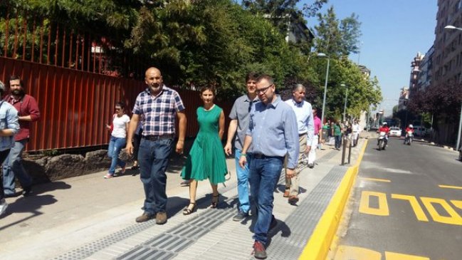 Municipalidad de Santiago reabrió el tránsito en calle Compañía