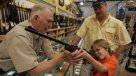Facebook e Instagram prohíben la venta de armas entre particulares