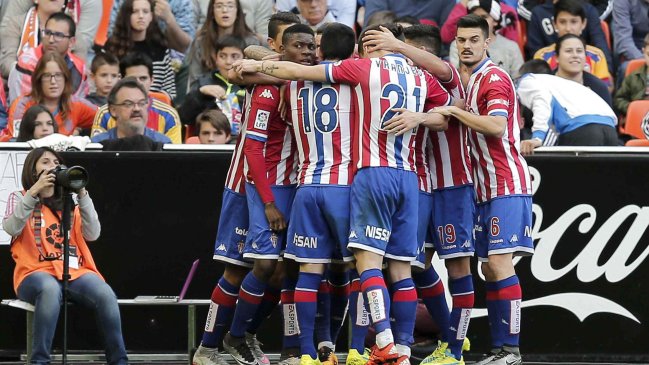 Sporting de Gijón salió de la zona de descenso tras vencer de visita a Valencia