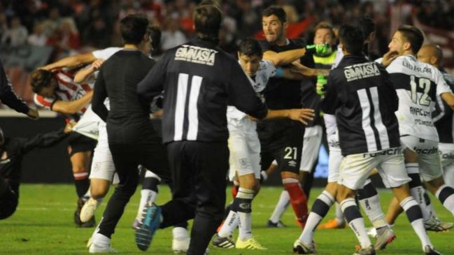 Estudiantes decidió sancionar a su plantel tras pelea en clásico ante Gimnasia