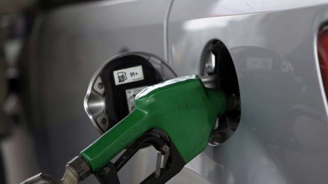 Precio de las bencinas cae por tercera semana consecutiva