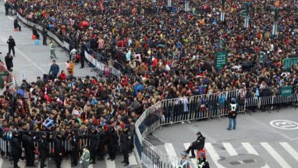   Continúan las interminables filas en estaciones de trenes en China 