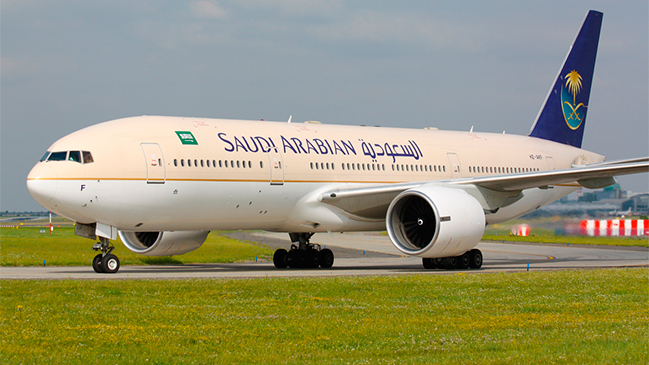 Mensaje clavado con cuchillo en un avión provocó alarma en aeropuerto de Madrid