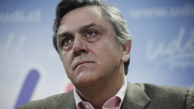 Senador RN: Por su propio prestigio y el de su sector, Longueira debe dar explicaciones