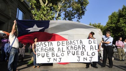   Organizaciones sociales protestaron contra el TPP frente a La Moneda 
