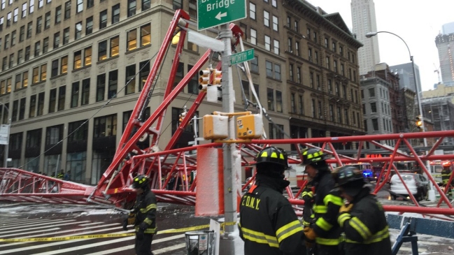 Una gigantesca grúa de construcción colapsó en Nueva York