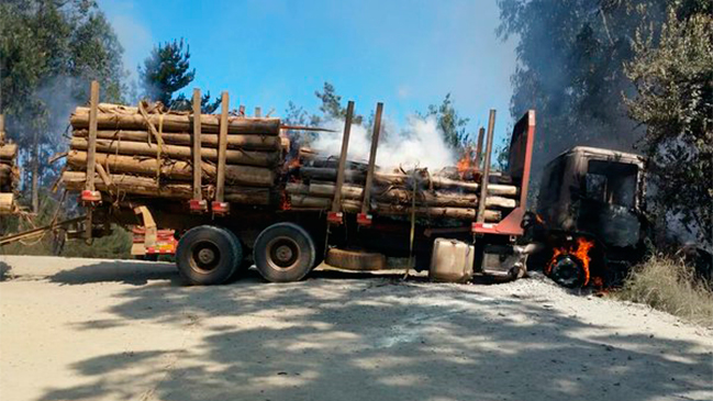 Dos camiones resultaron quemados en nuevo ataque incendiario en el Biobío