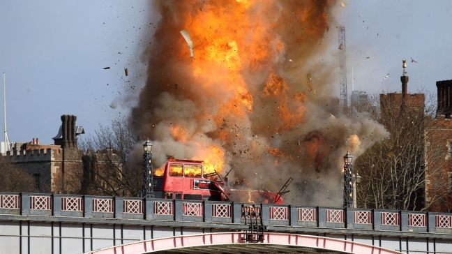 Rodaje de Jackie Chan provoca pánico por explosión de bus